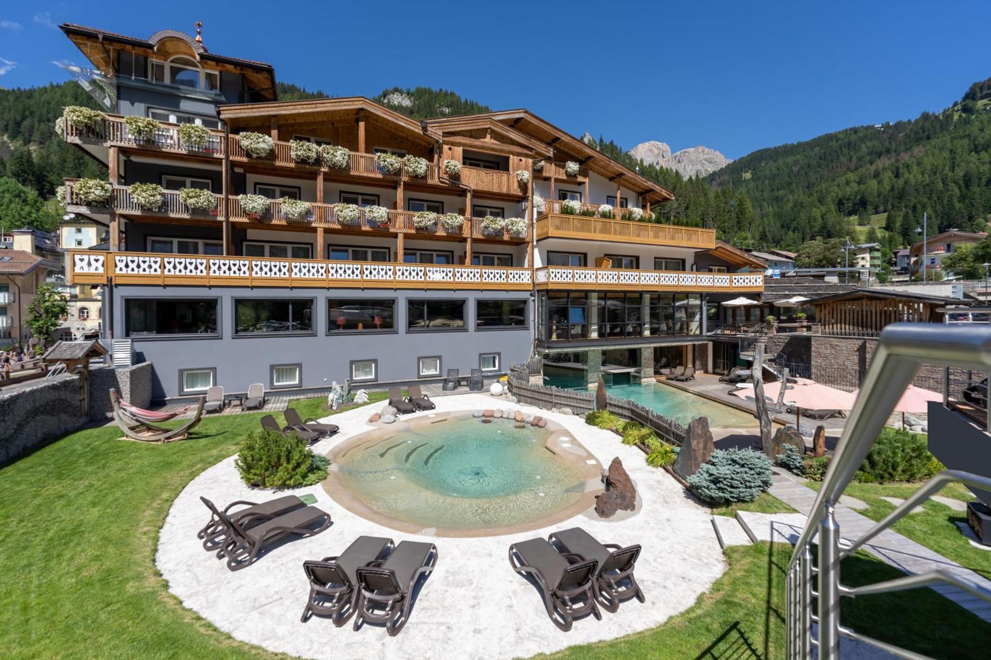 Croce Bianca Leisure & Spa Hotel Canazei Bagian luar foto