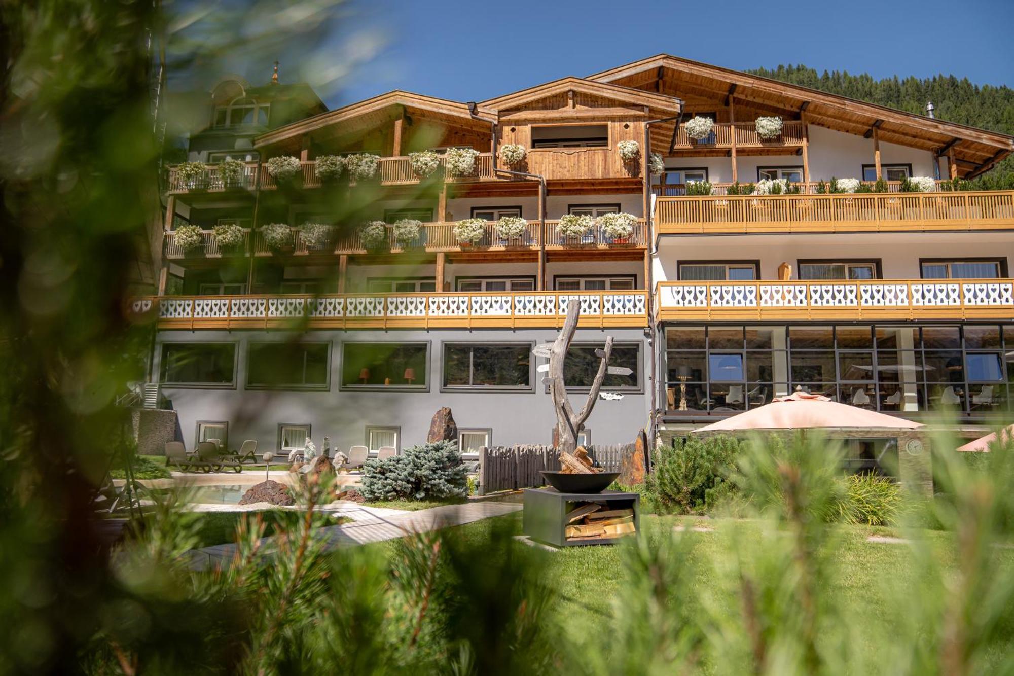 Croce Bianca Leisure & Spa Hotel Canazei Bagian luar foto