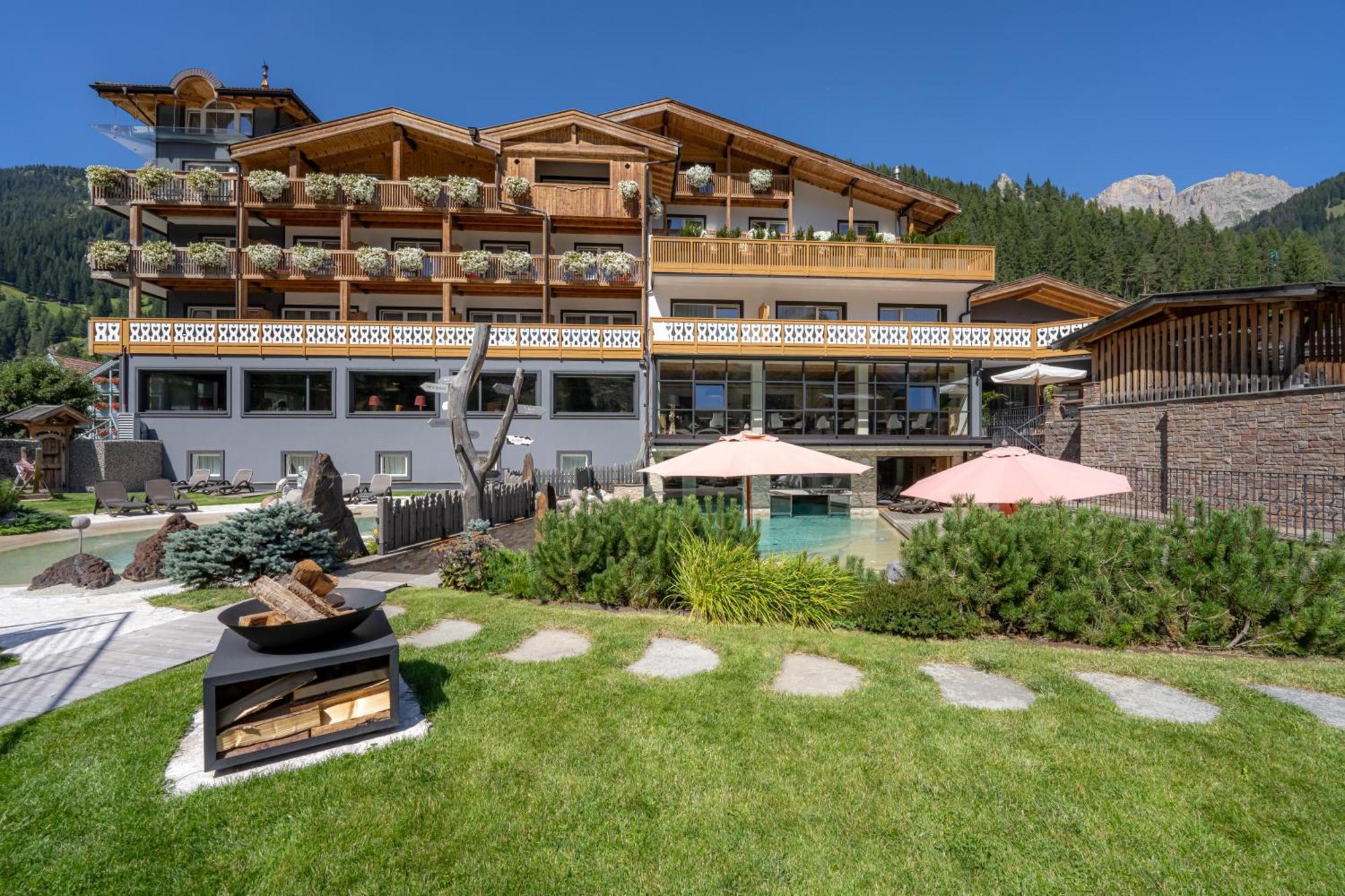 Croce Bianca Leisure & Spa Hotel Canazei Bagian luar foto