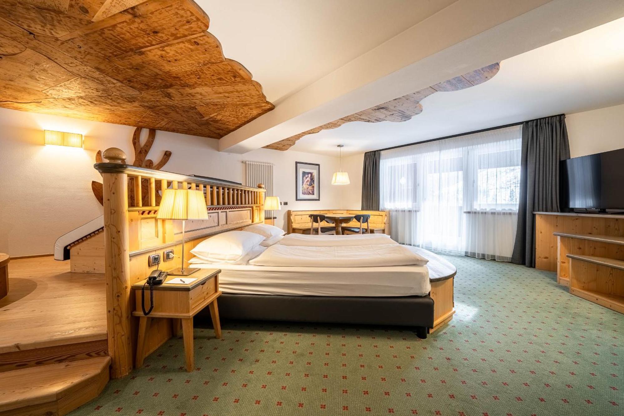 Croce Bianca Leisure & Spa Hotel Canazei Bagian luar foto