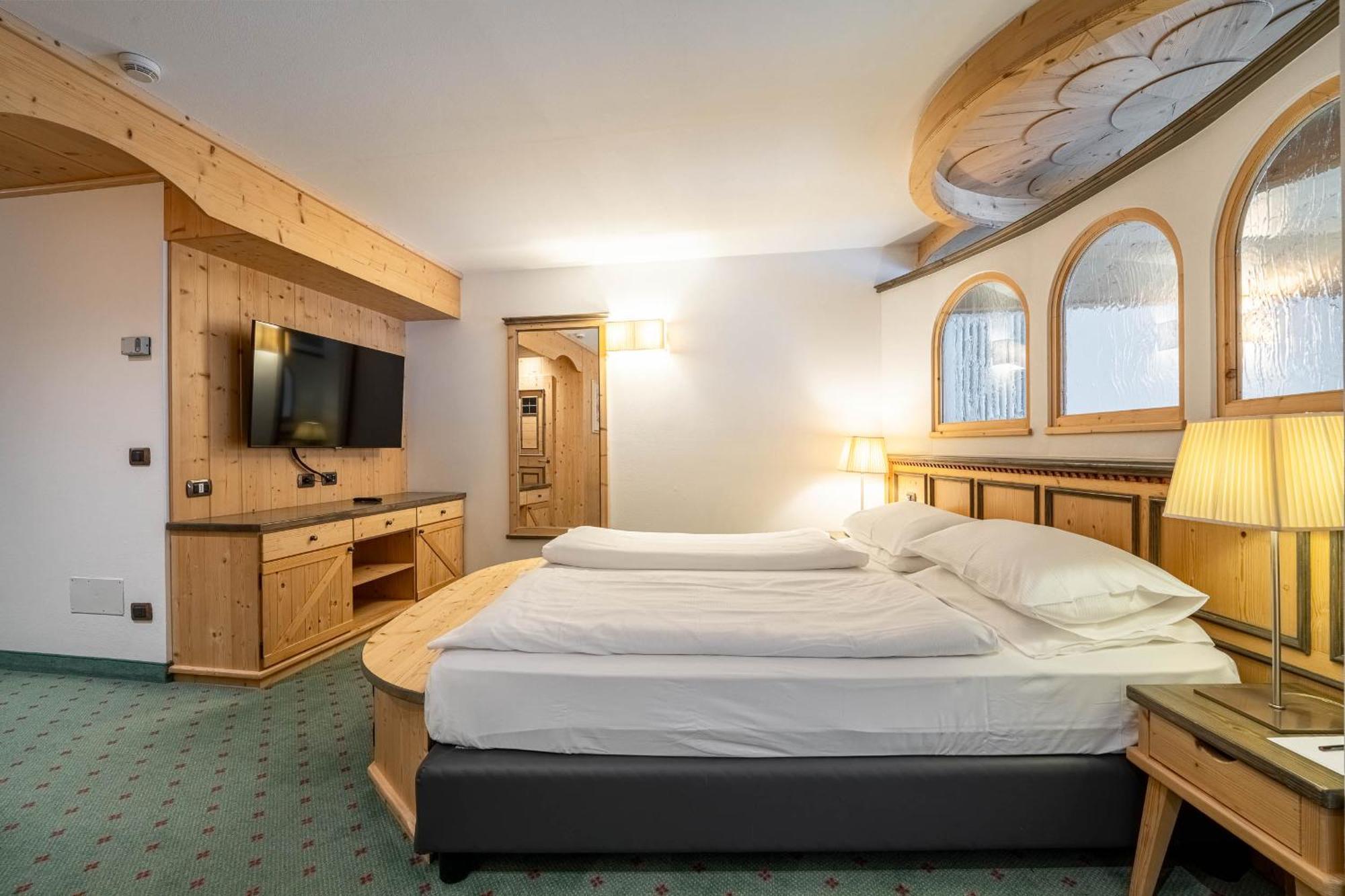 Croce Bianca Leisure & Spa Hotel Canazei Bagian luar foto