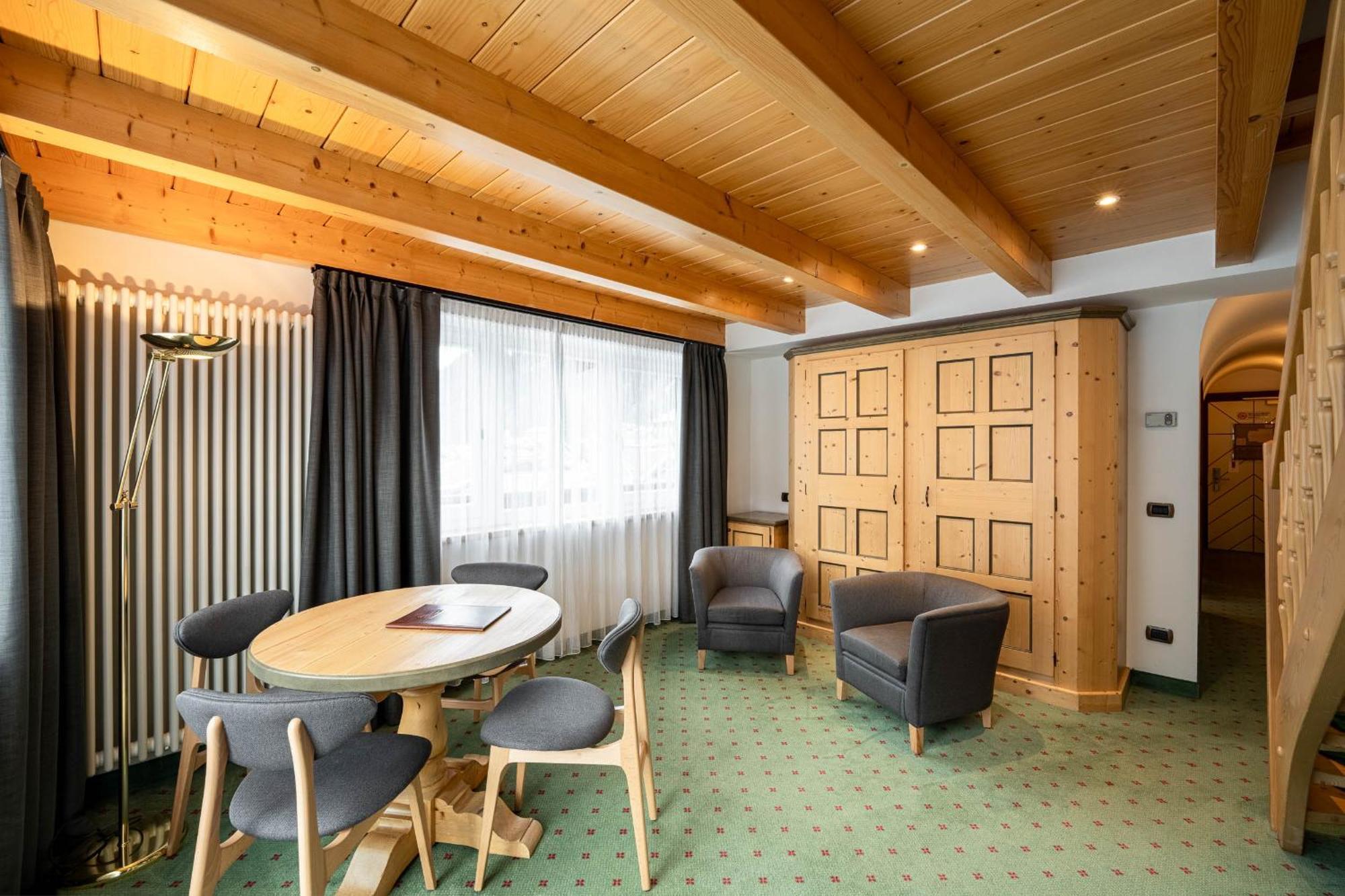 Croce Bianca Leisure & Spa Hotel Canazei Bagian luar foto