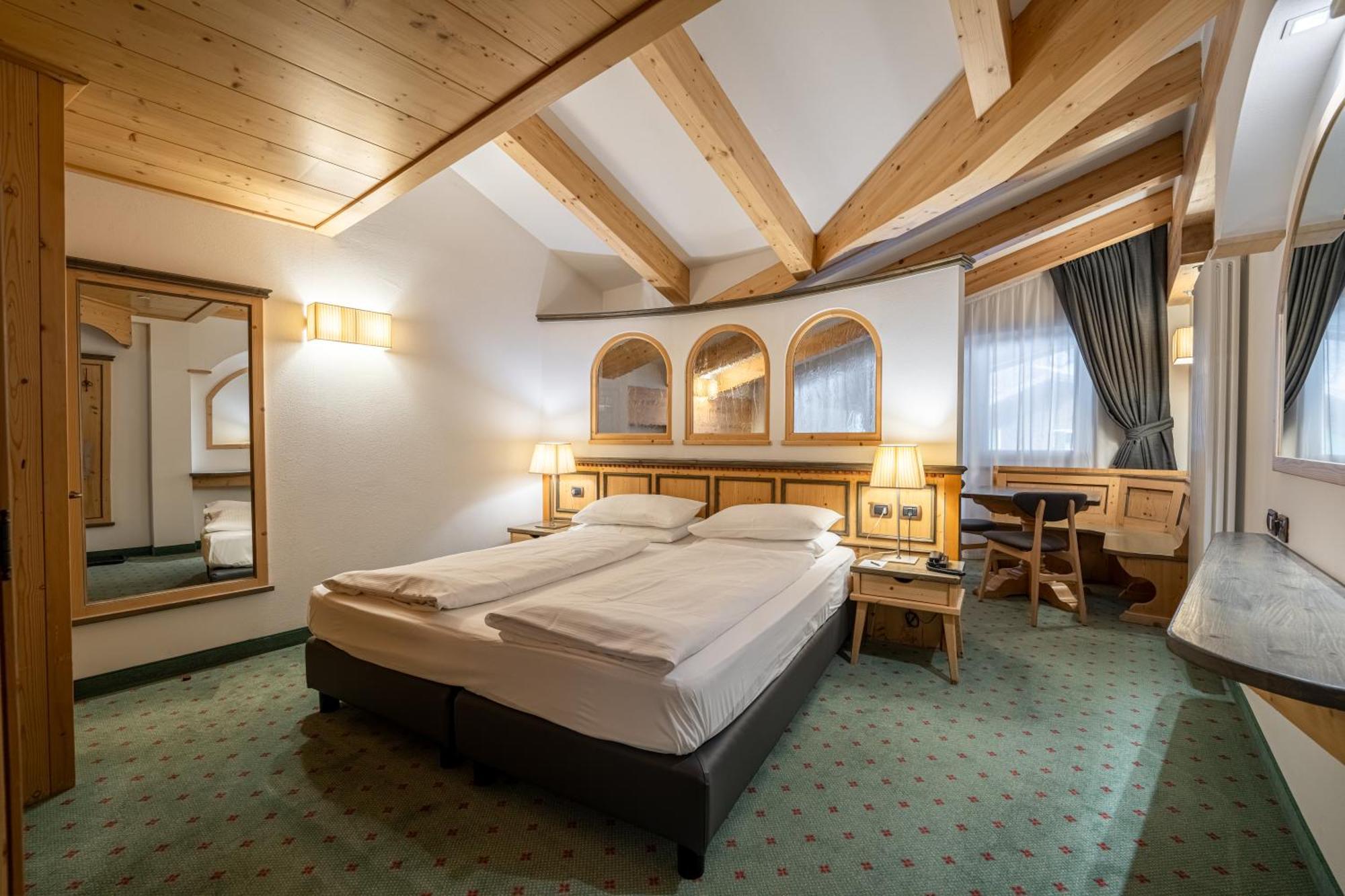 Croce Bianca Leisure & Spa Hotel Canazei Bagian luar foto